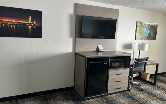 AmericInn by Wyndham Saint Ignace Lakefront