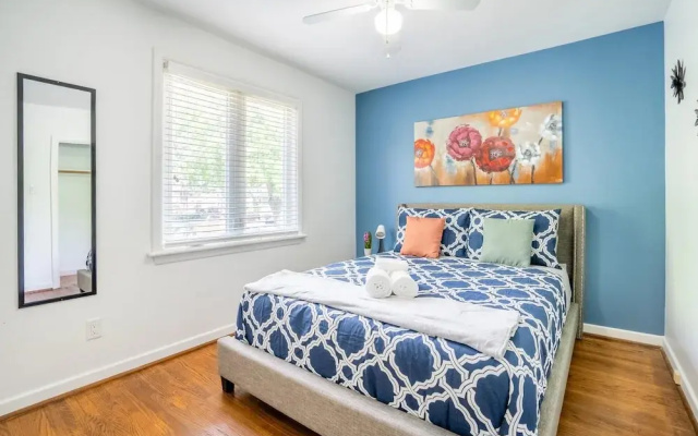 4BR Family Home - Sleeps 9 - w Private Pool Hot Tub