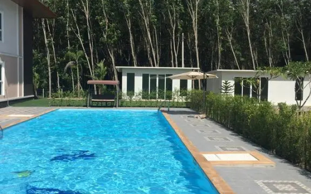 Pool House Lansaka