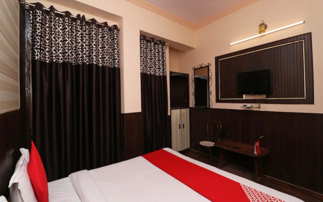 OYO 8379 Hotel Kamal