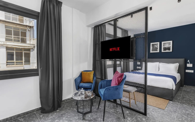 Play Theatrou, a member of Brown Hotels