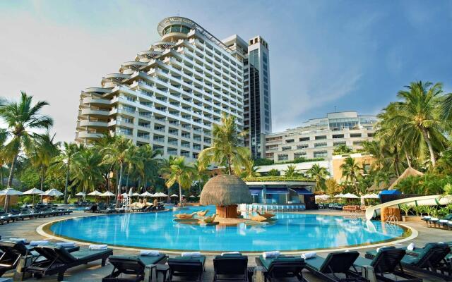 Отель Hilton Hua Hin Resort & Spa вид на фасад