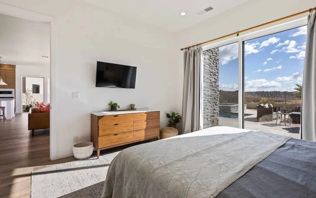 Perfectly On Par 7 Bedroom Home