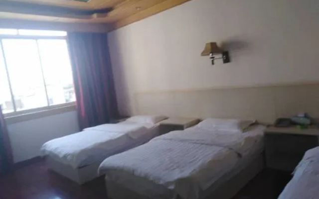 Xuanwei Shenghui Business Hotel