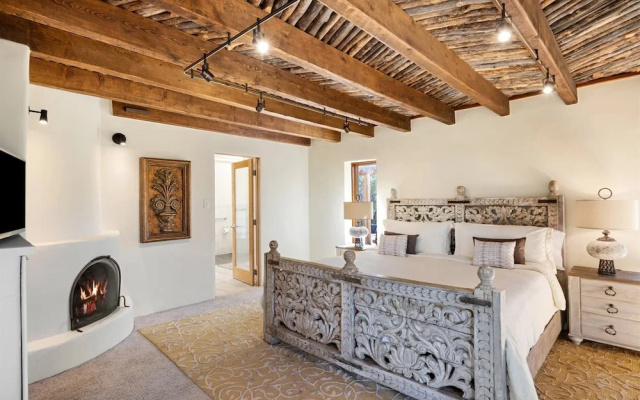 Casa Ladera - Enchanting Home, Nestled in Foothills With Spectacular Views