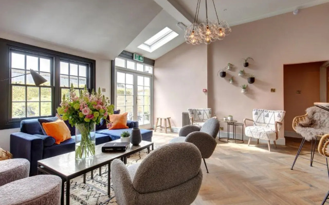 The Railway Hotel by Barefoot Retreats