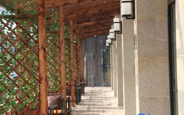Zizhong Zhongtie Bomei Hotel