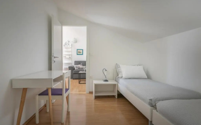 4+1 apartment in the city centre, near the beach