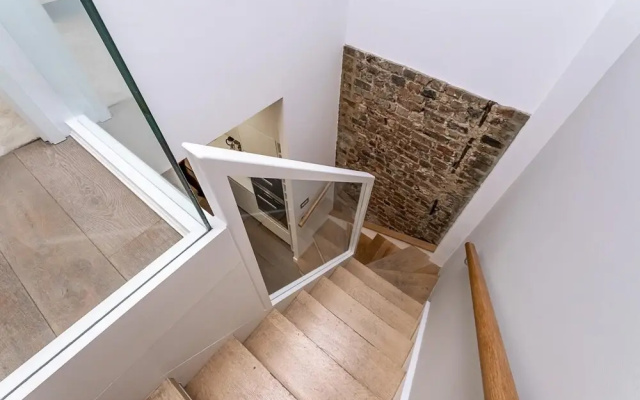 Quiet 2 Bed 2 Bath Mews House South Kensington