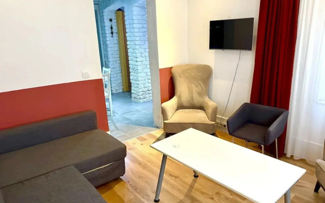Galata Port Flats Chakra 1