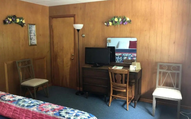 Showboat Motel Restaurant & Bar