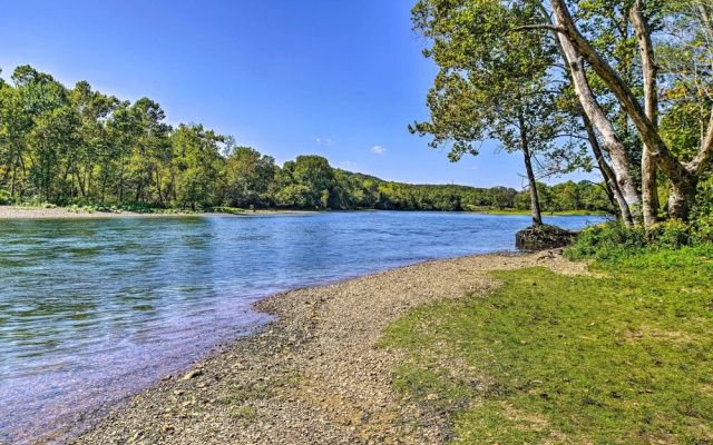 Pet-friendly Branson Retreat w/ Pool & Golf Access
