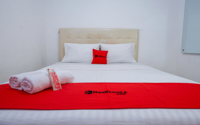 RedDoorz Near Mall Ratu Indah 3