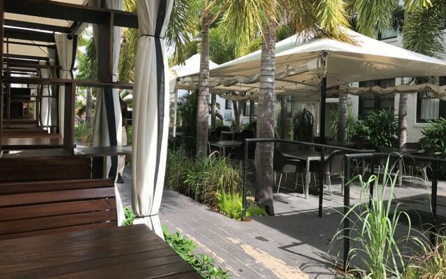 South Beach Plaza Hotel вид на фасад