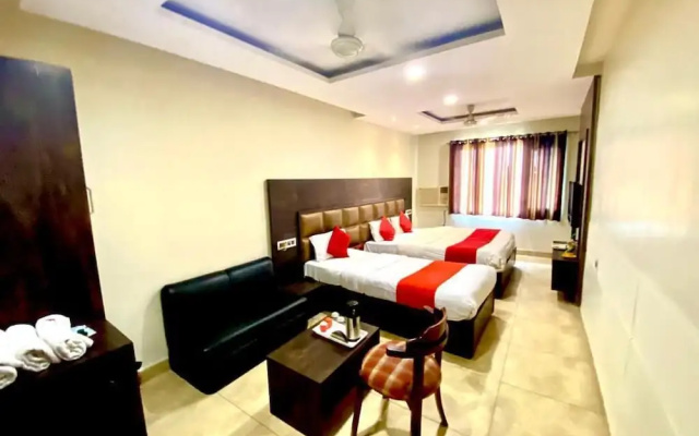 OYO Rooms Ludhiana Railway Station Clock Tower