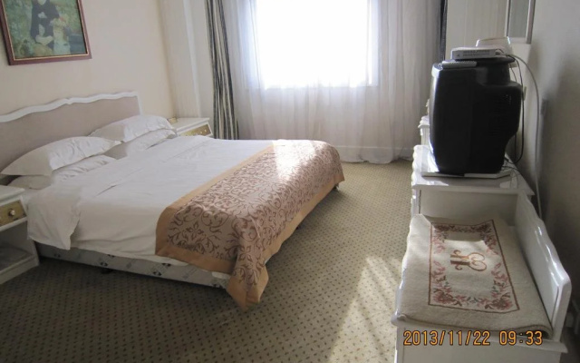 Huafeng Hot Spring Castle Hotel