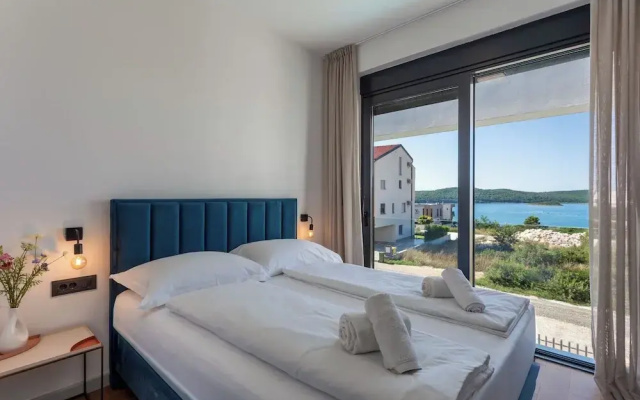 Villa Yana with Pool and Sea View