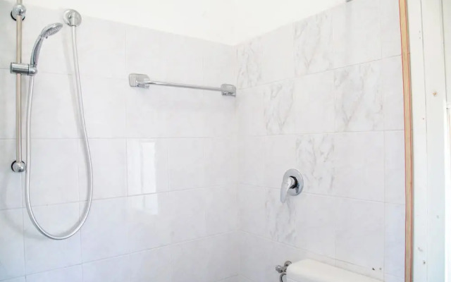 Spacious First-floor Flat Near the Beach