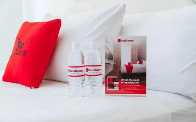 Reddoorz Hostel @ Faes Transient House
