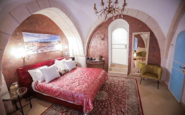 Western Wall Luxury House
