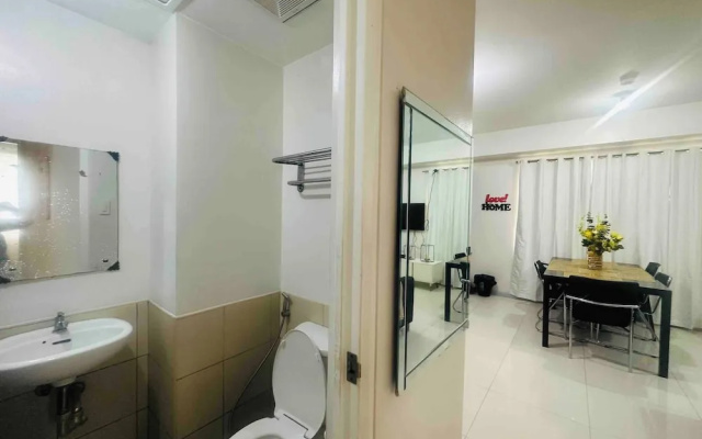 Spacious Central Davao City Getaway - Spacious Apartment With Shared Pool