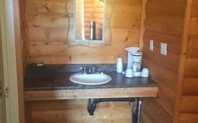 Smokey Hollow Motel & Resort