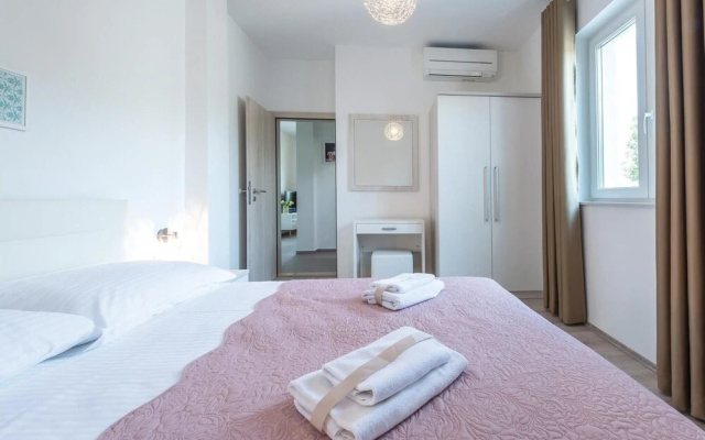 Awesome Home in Cavtat With Wifi and 1 Bedrooms