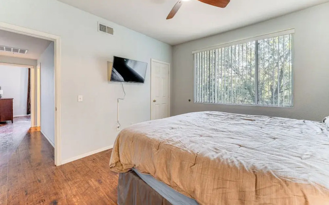 Walk to Papago Park: Condo in Phoenix