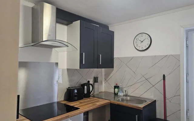 Charming and Compact Studio in Bridgend