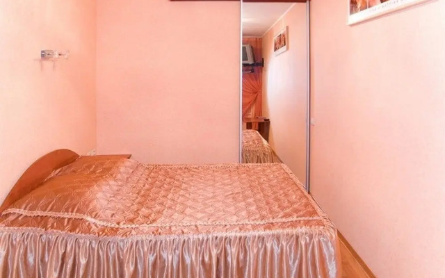 Apartment Megapolis On Koltsovskaya 30A