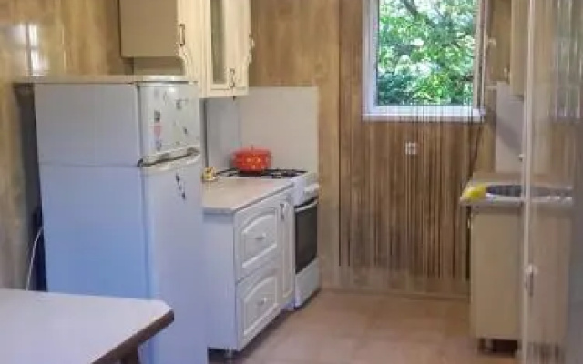 Guest House on Sukhumskoye shosse 33