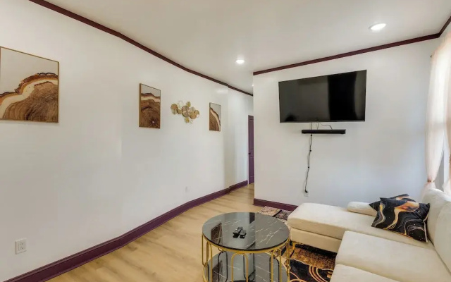 7 Mi to Lincoln Financial! Charming Philly Apt