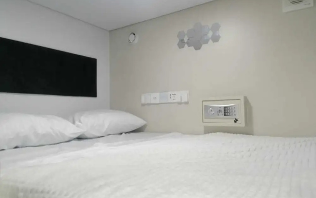 Hotel Capzule Inn