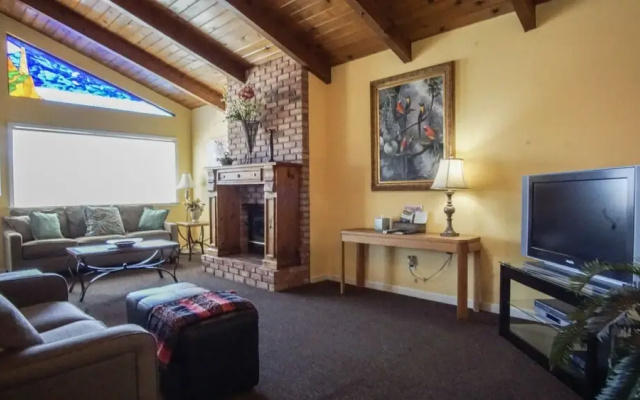 333 Juanita Avenue 3 Bedroom Home by RedAwning