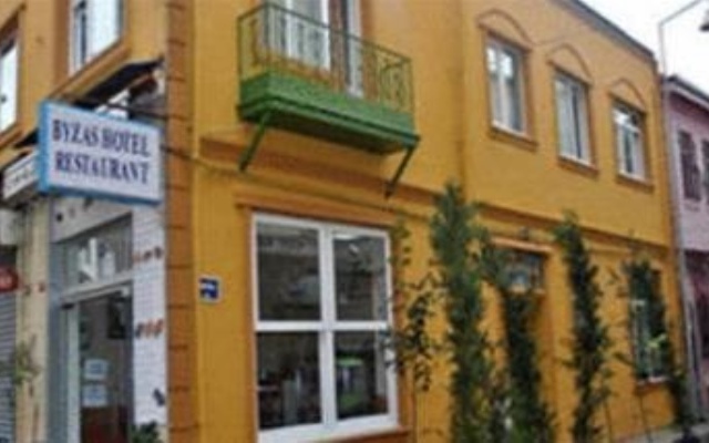 The Byzas Hotel - Guest House Стамбул вид на фасад