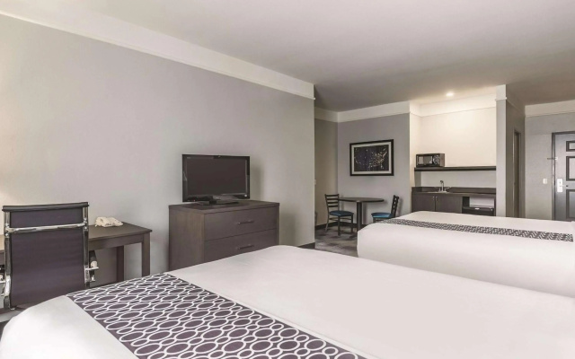Platinum Inn & Suites Webster