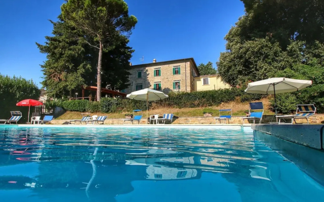 Beautiful Farmhouse with Hot Tub in Umbria