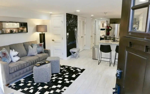 Stylish & Modern Apt Shaw Pking!