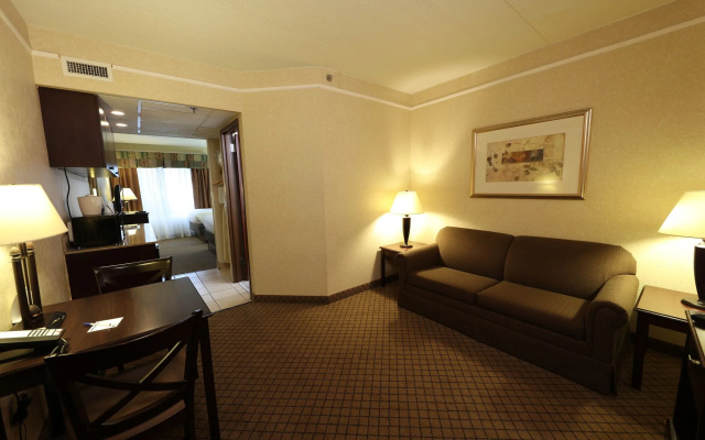 Holiday Inn Express Grand Rapids Airport North by IHG