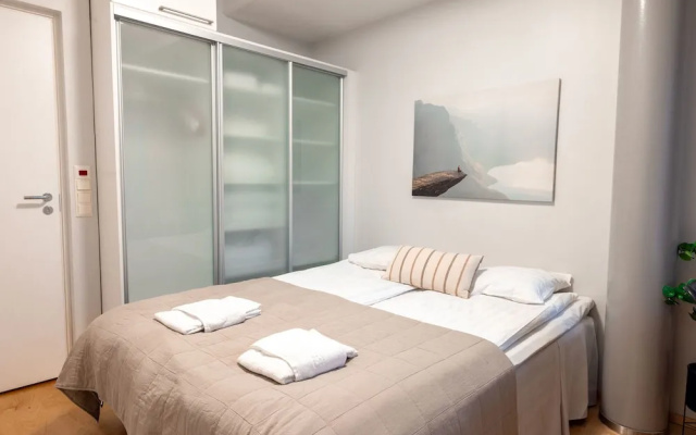 2ndhomes Stylish 1BR Apt w Sauna&Balcony