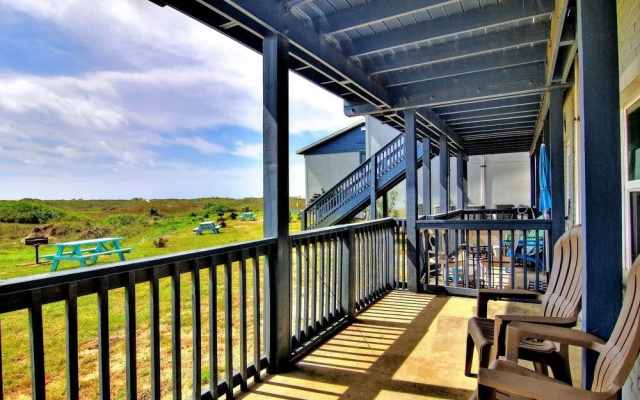 Captain's Quarters 1 Bedroom Condo by Redawning