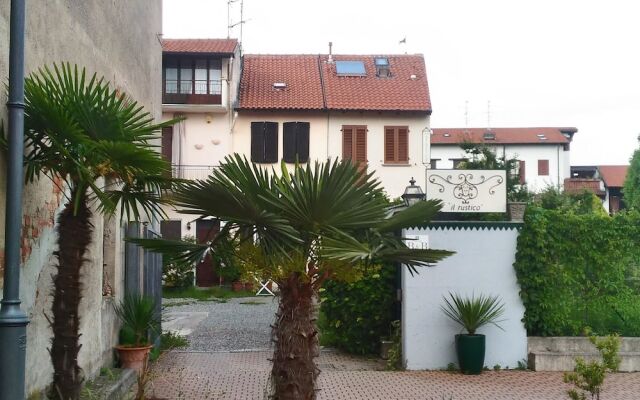Отель B&B Il Rustico Турате вид на фасад