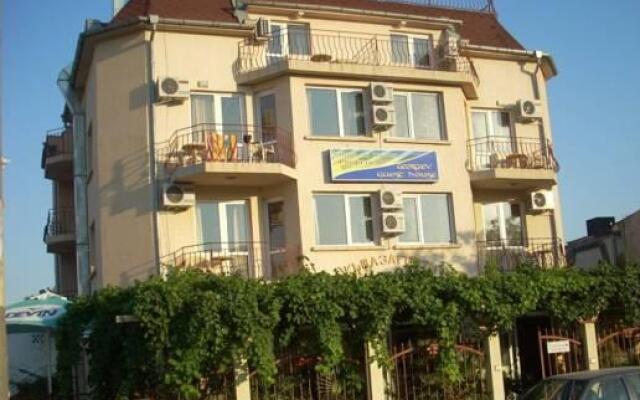 Отель Georgiev Guest House Болгария, Равда - отзывы, цены и фото номеров - забронировать отель Georgiev Guest House онлайн вид на фасад