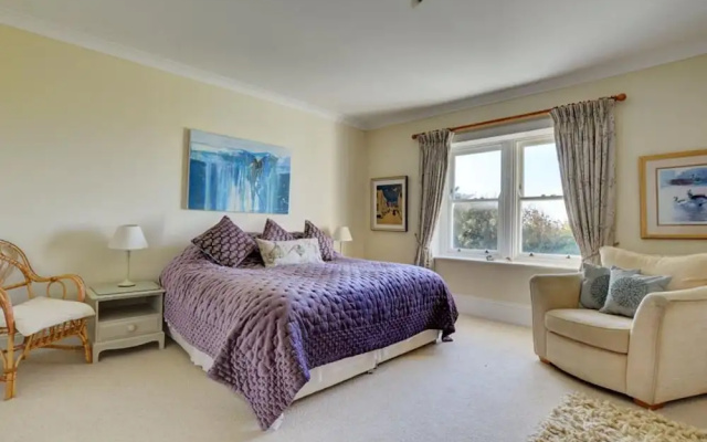 Modern Holiday Home in Padstow With Garden