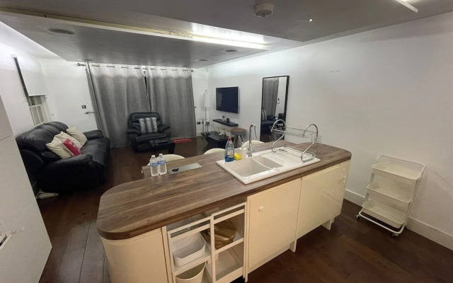 Lovely 2-bed Apartment in Brixton Central Location