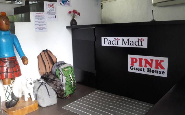Отель Padi Madi Guest House Бангкок вид на фасад