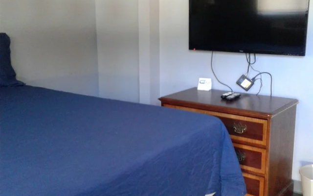 Budgetel Inn & Suites