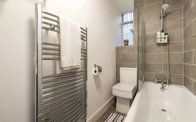1bed-ground Fl -private Entrance