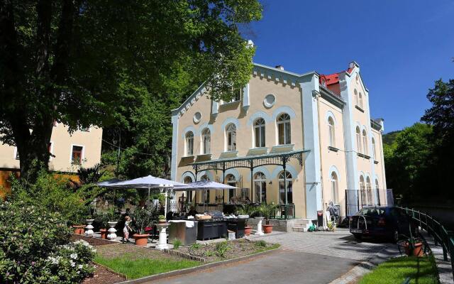 Отель Villa Basileia Чехия, Карловы Вары - отзывы, цены и фото номеров - забронировать отель Villa Basileia онлайн вид на фасад