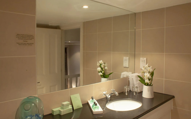 54 Queens Gate Hotel